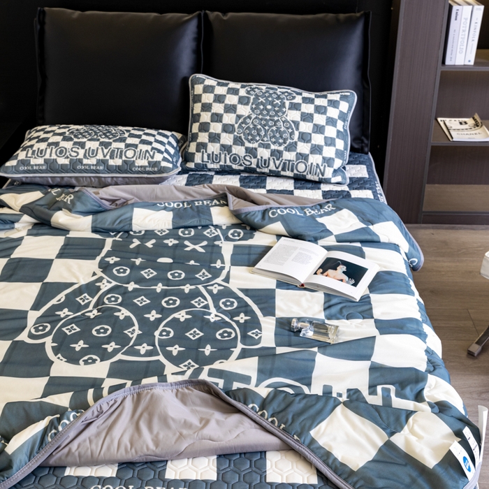 91家纺网 家纺一手货源 找家纺 摩卡 2024新品冰激凌大豆夏被 棋盘格公仔