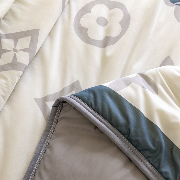 91家纺网 家纺一手货源 找家纺 摩卡 2024新品冰激凌大豆夏被 熊仔白