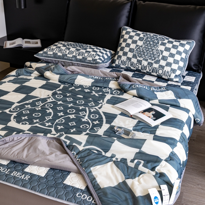 91家纺网 家纺一手货源 找家纺 摩卡 2024新品冰激凌大豆夏被 棋盘格公仔