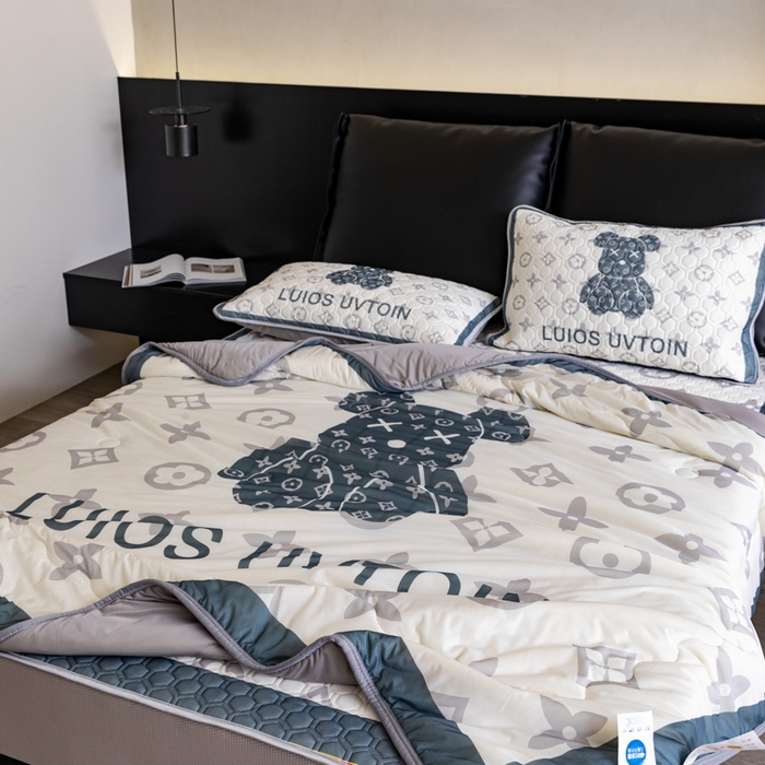 91家纺网 家纺一手货源 找家纺 摩卡 2024新品冰激凌大豆夏被 熊仔白