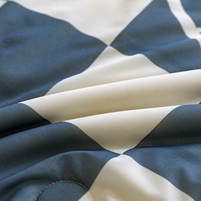 91家纺网 家纺一手货源 找家纺 摩卡 2024新品冰激凌大豆夏被 棋盘格公仔