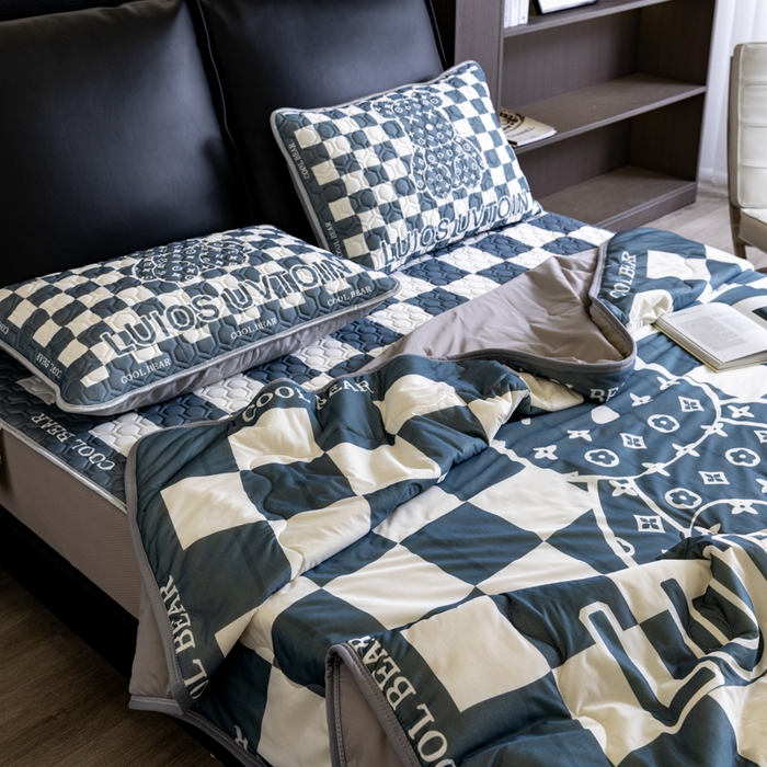 91家纺网 家纺一手货源 找家纺 摩卡 2024新品冰激凌大豆夏被 棋盘格公仔