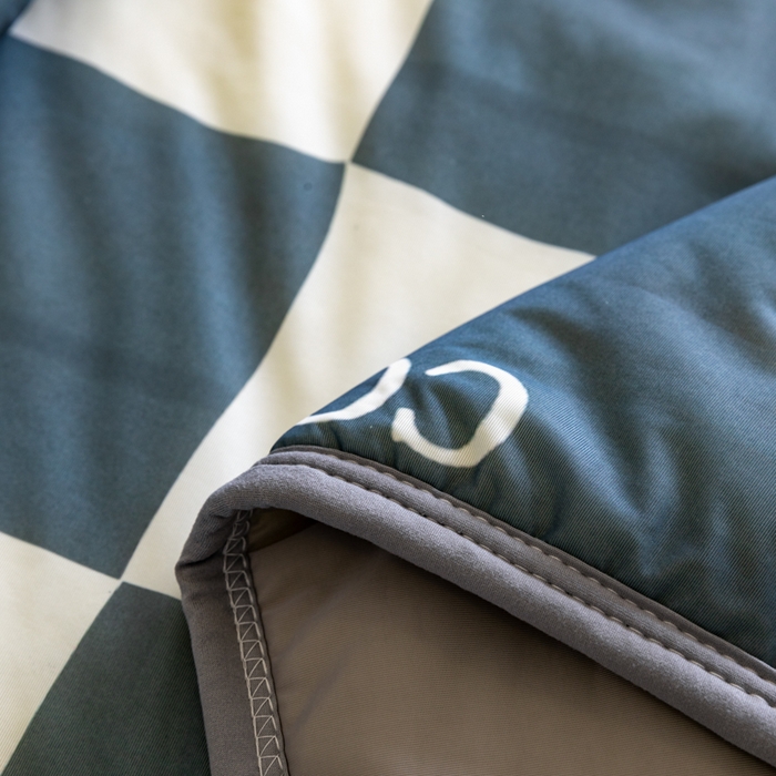 91家纺网 家纺一手货源 找家纺 摩卡 2024新品冰激凌大豆夏被 棋盘格公仔