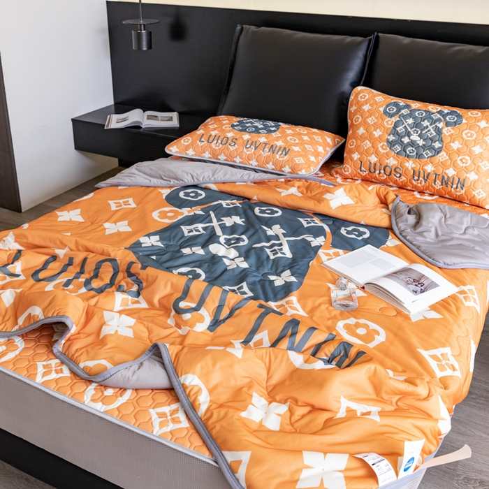 91家纺网 家纺一手货源 找家纺 摩卡 2024新品冰激凌大豆夏被 熊头橙