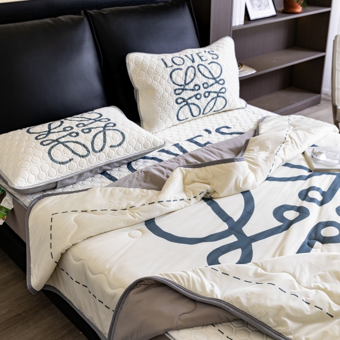 91家纺网 家纺一手货源 找家纺 摩卡 2024新品冰激凌大豆夏被 萌迪