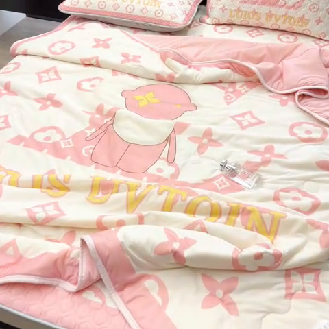 91家纺网 家纺一手货源 找家纺 摩卡 2024新品冰激凌大豆夏被 太阳花粉