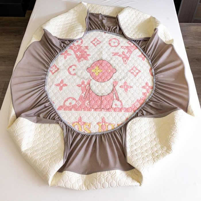 91家纺网 家纺一手货源 找家纺 摩卡 2024新品凉感丝床笠乳胶凉席三件套 太阳花粉