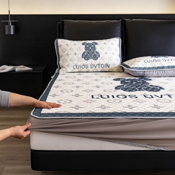 91家纺网 家纺一手货源 找家纺 摩卡 2024新品凉感丝床笠乳胶凉席三件套 熊仔白