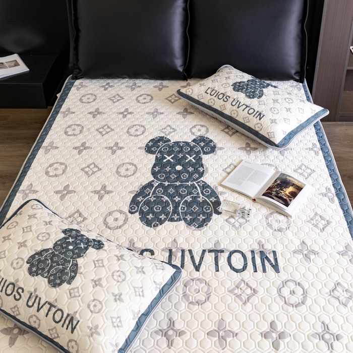 91家纺网 家纺一手货源 找家纺 摩卡 2024新品凉感丝床笠乳胶凉席三件套 熊仔白