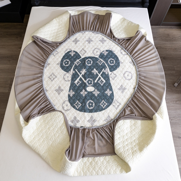 91家纺网 家纺一手货源 找家纺 摩卡 2024新品凉感丝床笠乳胶凉席三件套 熊头白