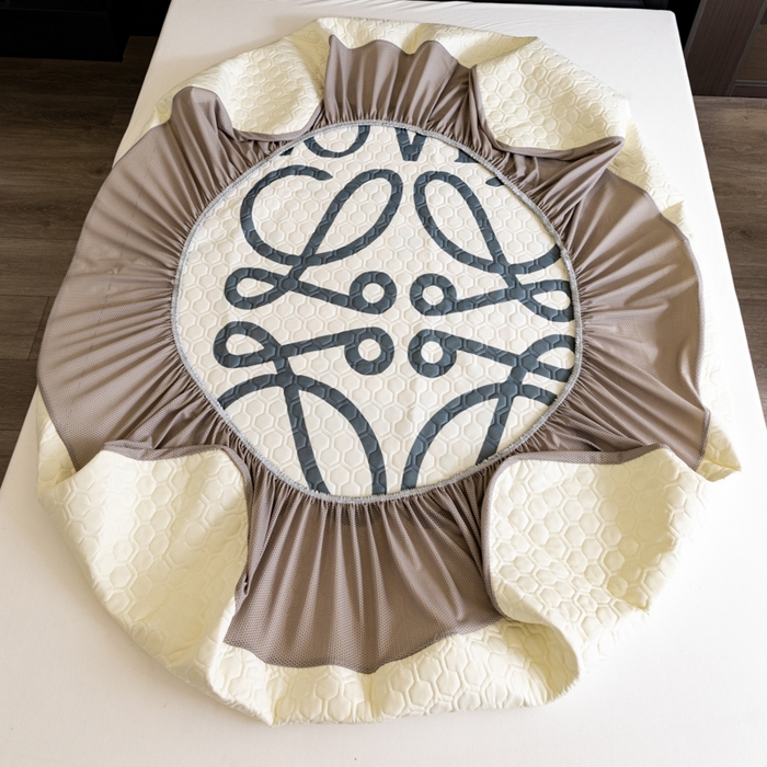 91家纺网 家纺一手货源 找家纺 摩卡 2024新品凉感丝床笠乳胶凉席三件套 至爱