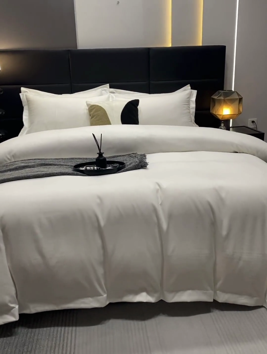 91家纺网 家纺一手货源 找家纺 乐卧家居 2026新款加厚160克宽边宾馆酒店四件套 宽边-月牙白