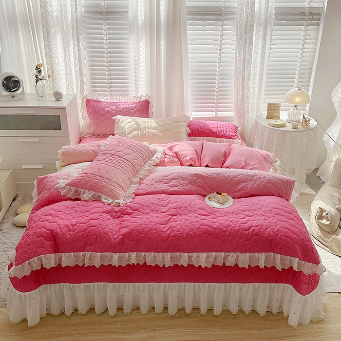 91家纺网 家纺一手货源 找家纺  2023新款全棉蕾丝刺绣床盖四件套（夹棉被套） 玫粉