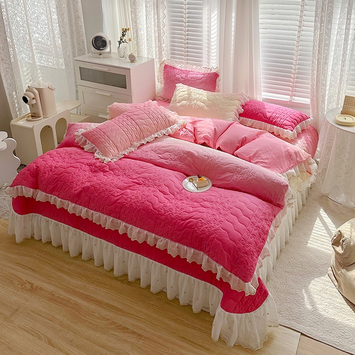 91家纺网 家纺一手货源 找家纺  2023新款全棉蕾丝刺绣床盖四件套（夹棉被套） 玫粉