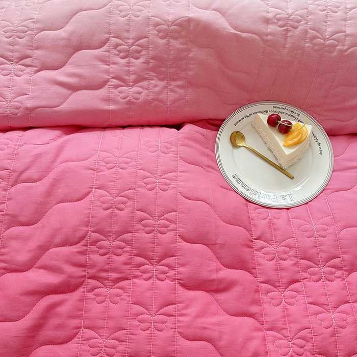 91家纺网 家纺一手货源 找家纺  2023新款全棉蕾丝刺绣床盖四件套（夹棉被套） 玫粉