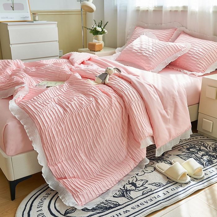 91家纺网 家纺一手货源 找家纺 畅销被业 2024新款泡泡纱花边夏被四件套 花边款泡泡纱-浅粉色