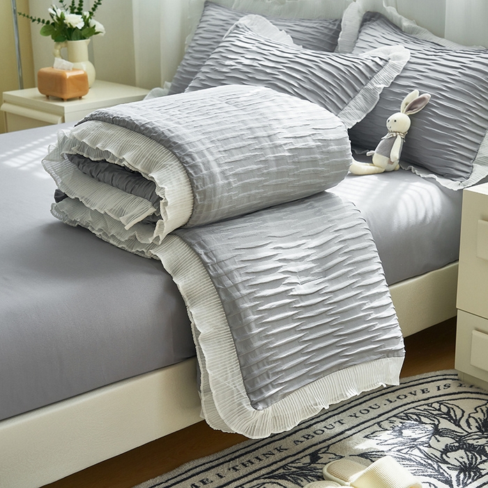 91家纺网 家纺一手货源 找家纺 畅销被业 2024新款泡泡纱花边夏被四件套 花边款泡泡纱-情调灰