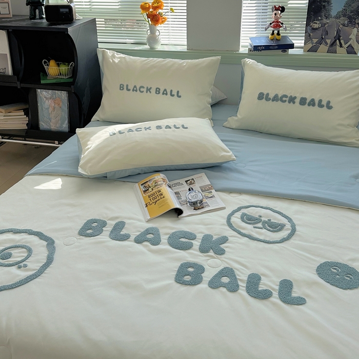 91家纺网 家纺一手货源 找家纺 眠帛 2024新款A类水洗棉毛巾绣夏被四件套—精灵系列 精灵繁星蓝