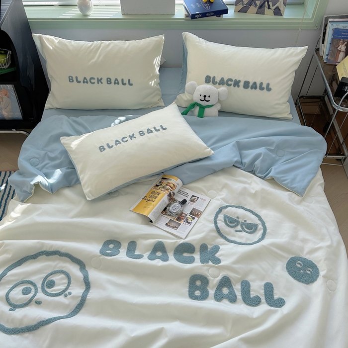 91家纺网 家纺一手货源 找家纺 眠帛 2024新款A类水洗棉毛巾绣夏被四件套—精灵系列 精灵繁星蓝