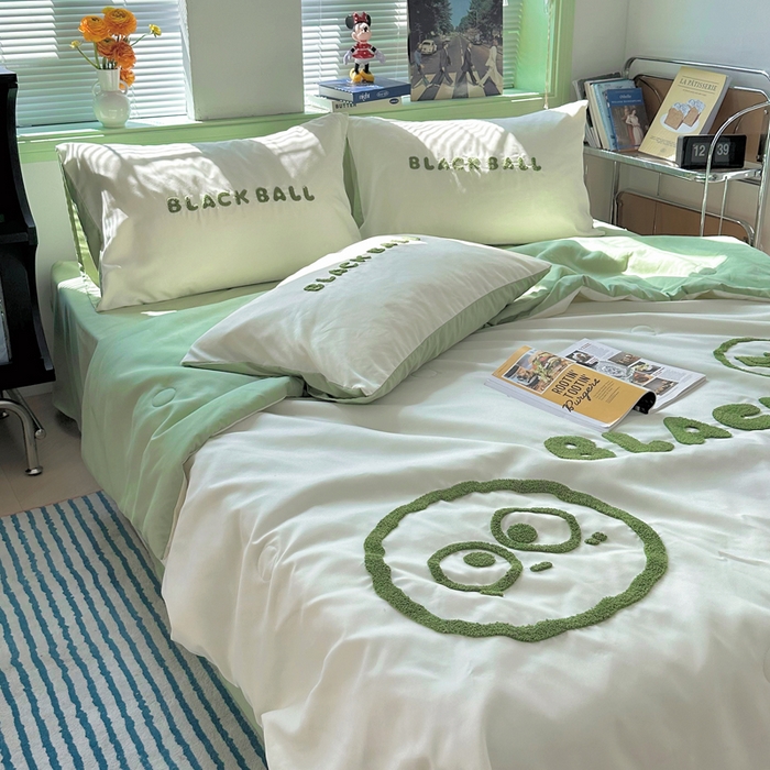 91家纺网 家纺一手货源 找家纺 眠帛 2024新款A类水洗棉毛巾绣夏被四件套—精灵系列 精灵果绿