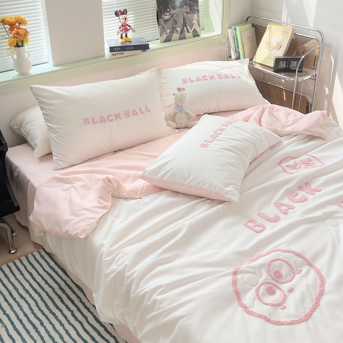 91家纺网 家纺一手货源 找家纺 眠帛 2024新款A类水洗棉毛巾绣夏被四件套—精灵系列 精灵奶油粉