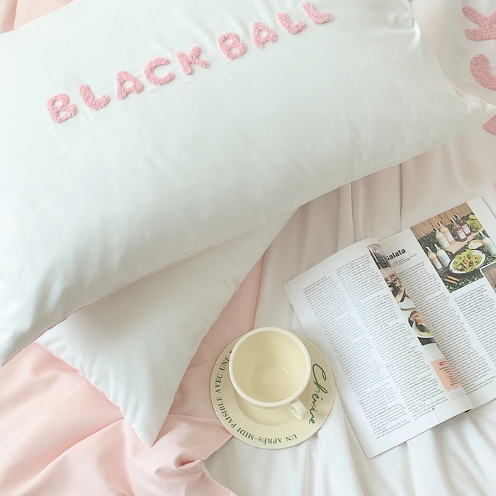 91家纺网 家纺一手货源 找家纺 眠帛 2024新款A类水洗棉毛巾绣夏被四件套—精灵系列 精灵奶油粉