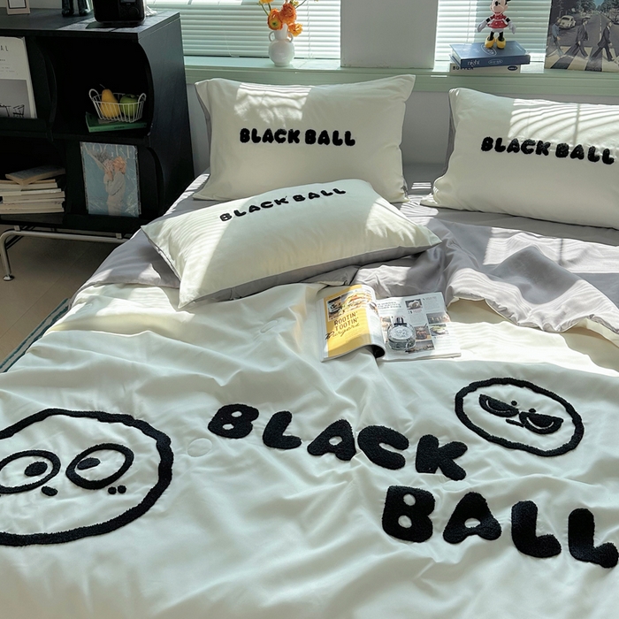 91家纺网 家纺一手货源 找家纺 眠帛 2024新款A类水洗棉毛巾绣夏被四件套—精灵系列 精灵浅灰