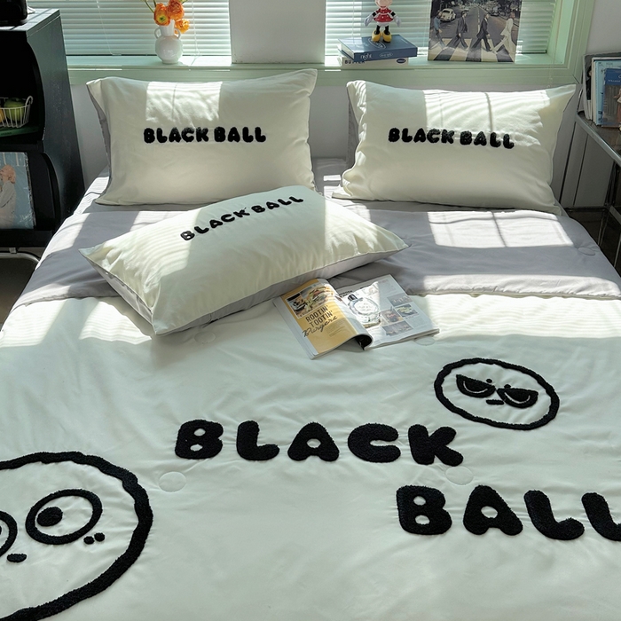 91家纺网 家纺一手货源 找家纺 眠帛 2024新款A类水洗棉毛巾绣夏被四件套—精灵系列 精灵浅灰