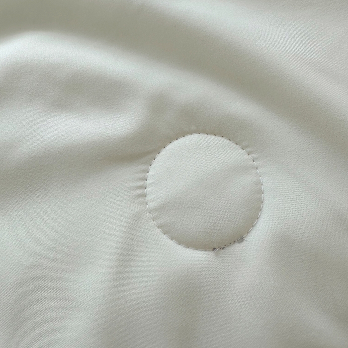 91家纺网 家纺一手货源 找家纺 眠帛 2024新款A类水洗棉毛巾绣夏被四件套—精灵系列 精灵浅灰