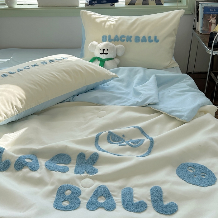 91家纺网 家纺一手货源 找家纺 眠帛 2024新款A类水洗棉毛巾绣夏被四件套—精灵系列 精灵天空蓝