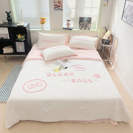 91家纺网 家纺一手货源 找家纺 （总）眠帛 2024新款A类水洗棉毛巾绣夏被四件套—精灵系列