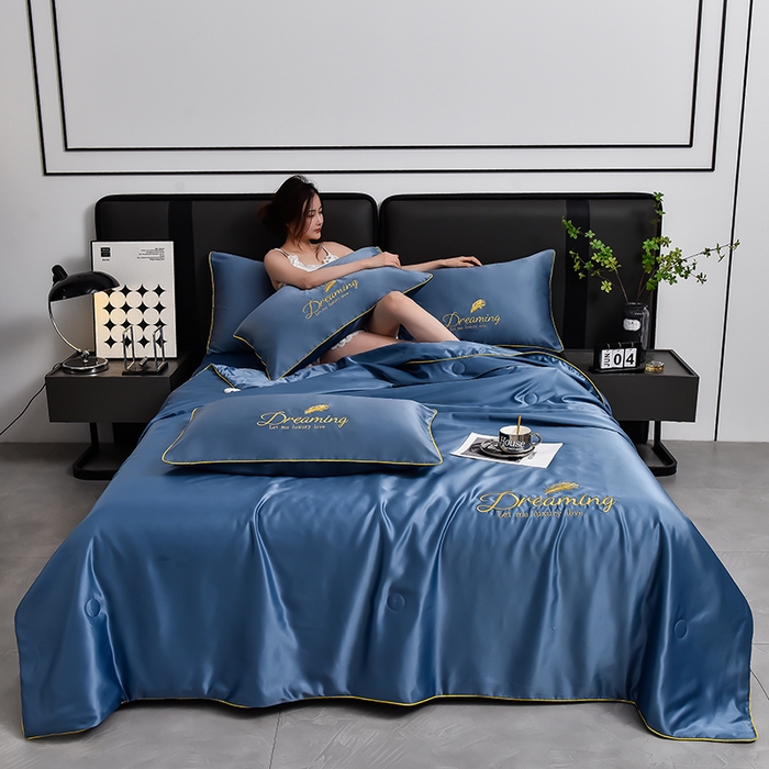 91家纺网 家纺一手货源 找家纺 简爱 2025新款水洗真丝刺绣夏被四件套（跑量款） 直播 梦羽-宾利蓝
