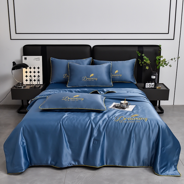 91家纺网 家纺一手货源 找家纺 简爱 2025新款水洗真丝刺绣夏被四件套（跑量款） 直播 梦羽-宾利蓝