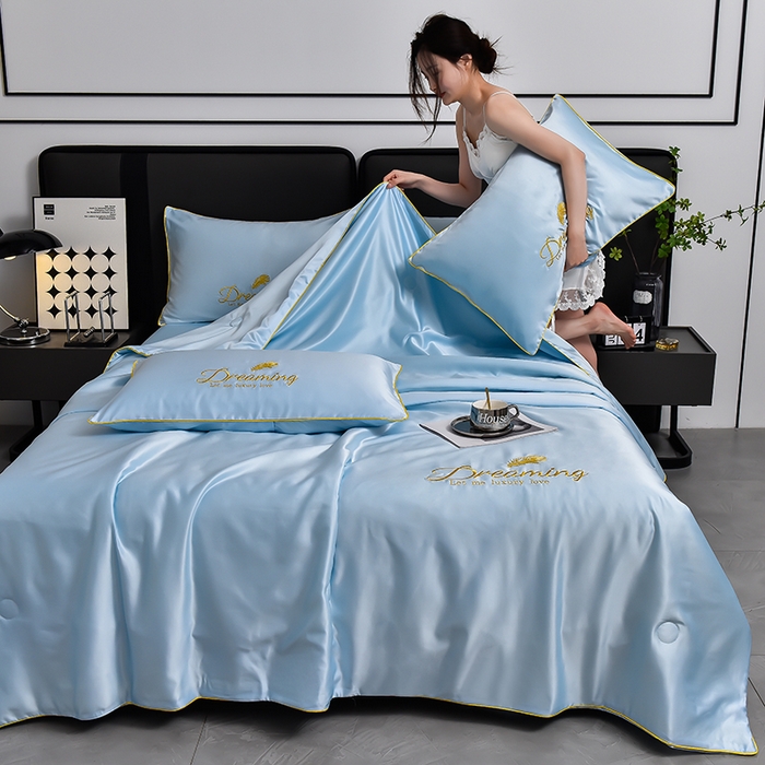 91家纺网 家纺一手货源 找家纺 简爱 2026新款水洗真丝刺绣夏被四件套（跑量款） 直播 梦羽-天空蓝