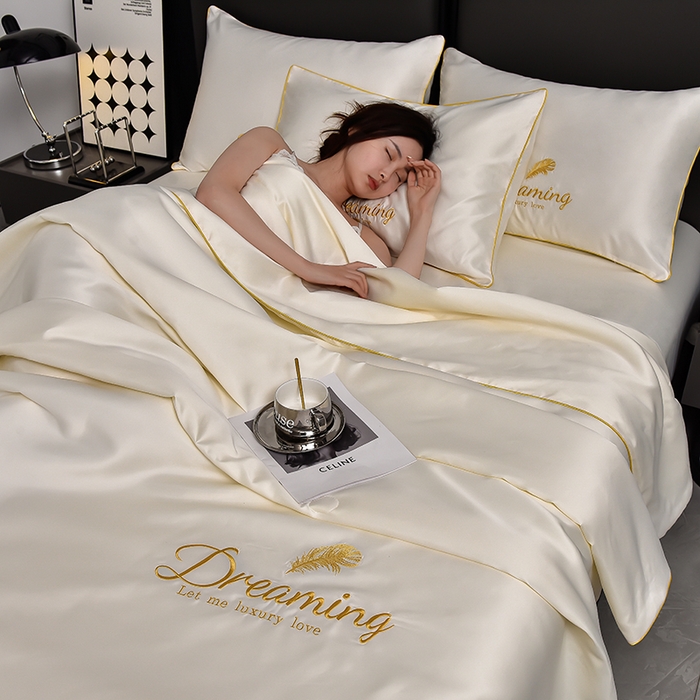 91家纺网 家纺一手货源 找家纺 简爱 2025新款水洗真丝刺绣夏被四件套（跑量款） 直播 梦羽-奶茶白