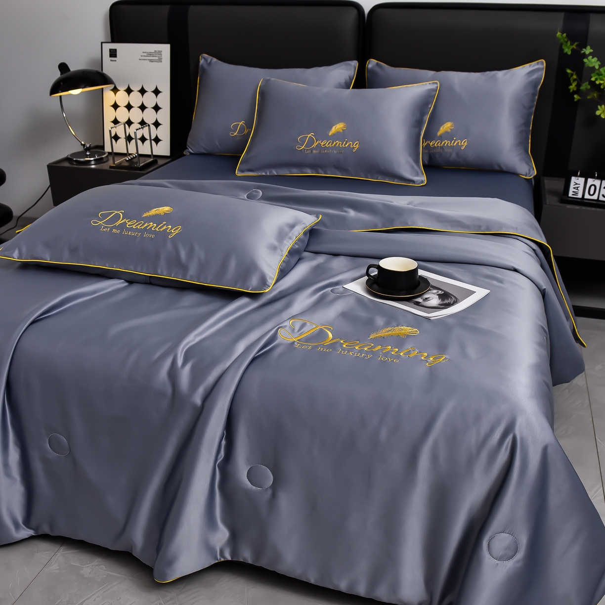 91家纺网 家纺一手货源 找家纺 简爱 2025新款水洗真丝刺绣夏被四件套（跑量款） 直播 梦羽-星雾蓝