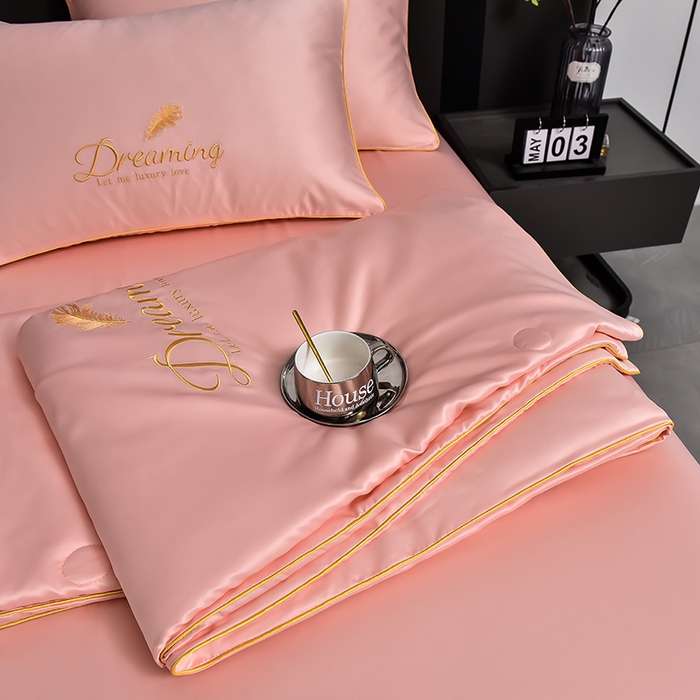 91家纺网 家纺一手货源 找家纺 简爱 2025新款水洗真丝刺绣夏被四件套（跑量款） 直播 梦羽-樱花粉