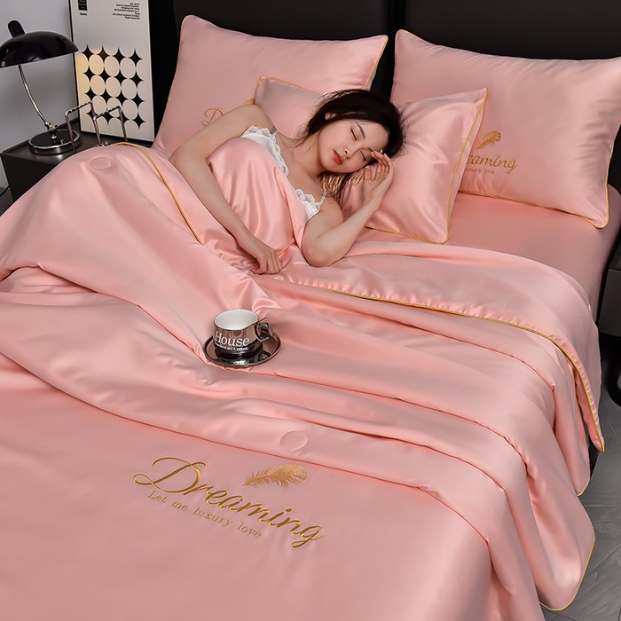 91家纺网 家纺一手货源 找家纺 简爱 2025新款水洗真丝刺绣夏被四件套（跑量款） 直播 梦羽-樱花粉