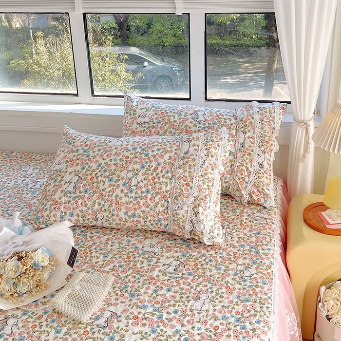 91家纺网 家纺一手货源 找家纺 罗艺轩 2024新款法式风蕾丝夹棉床裙三件套 花想容-花丛兔