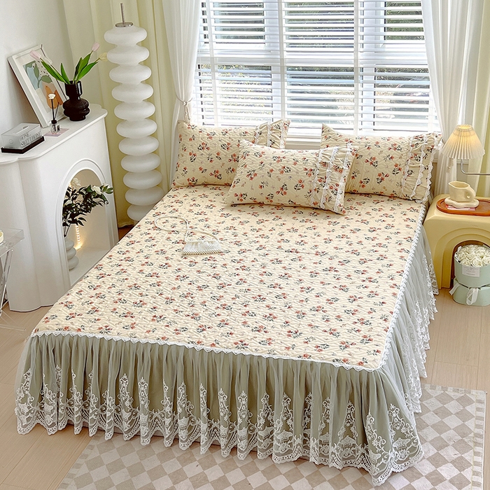 91家纺网 家纺一手货源 找家纺 罗艺轩 2024新款法式风蕾丝夹棉床裙三件套 花想容-春风南岸