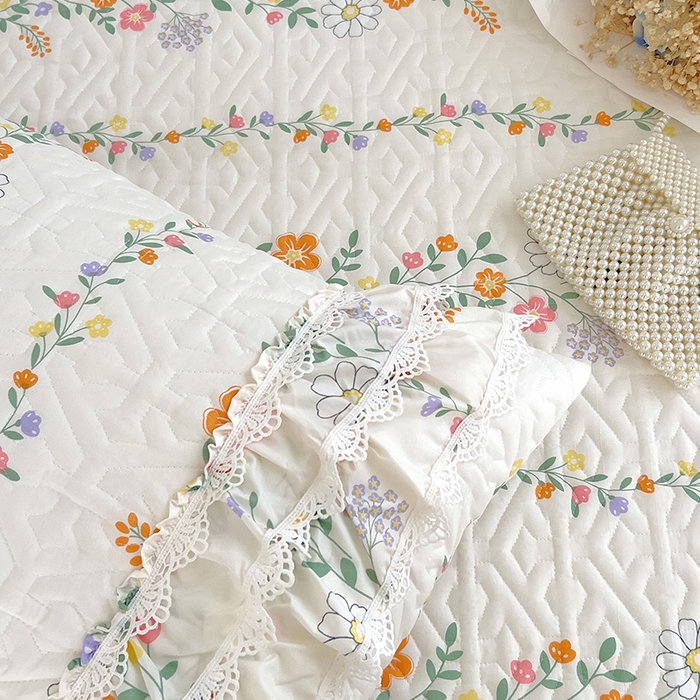 91家纺网 家纺一手货源 找家纺 罗艺轩 2024新款法式风蕾丝夹棉床裙三件套 花想容-花派印象