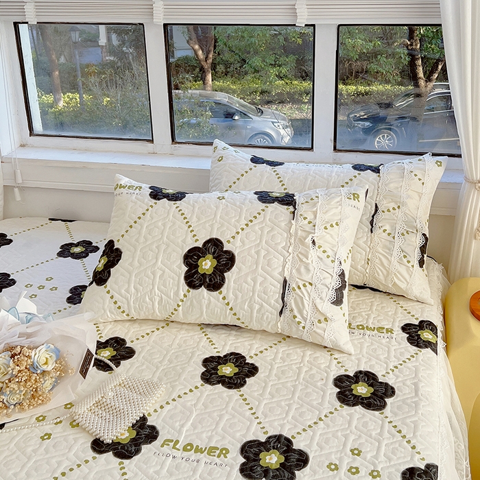 91家纺网 家纺一手货源 找家纺 罗艺轩 2024新款法式风蕾丝夹棉床裙三件套 花想容-花漾青春