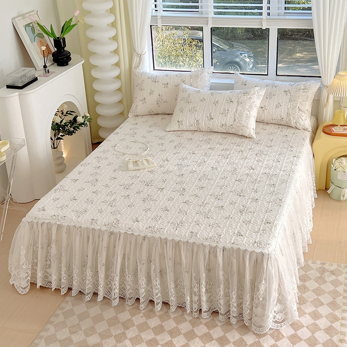 91家纺网 家纺一手货源 找家纺 罗艺轩 2024新款法式风蕾丝夹棉床裙三件套 花想容-清新花蕊