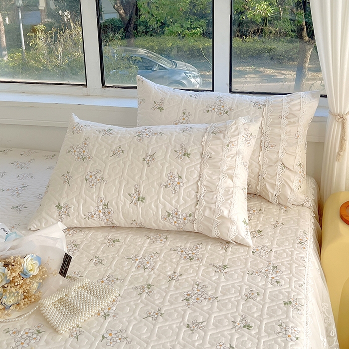 91家纺网 家纺一手货源 找家纺 罗艺轩 2024新款法式风蕾丝夹棉床裙三件套 花想容-清新花蕊