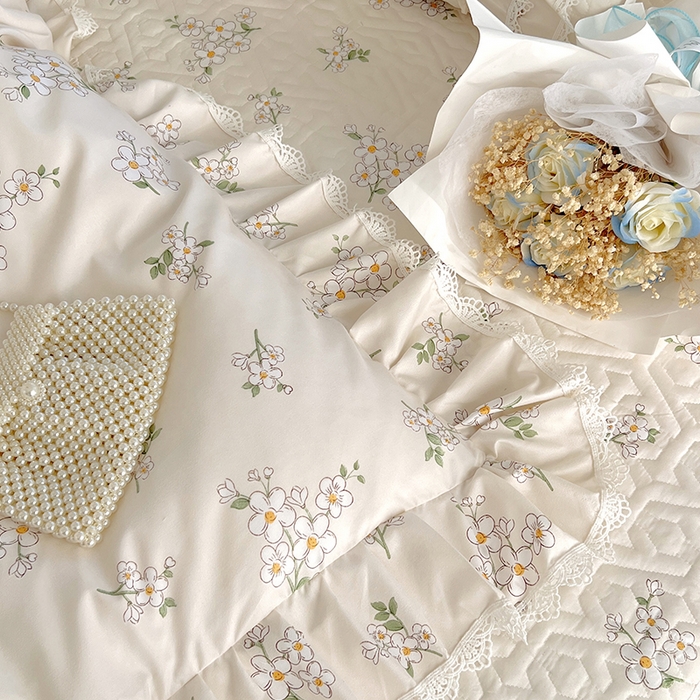 91家纺网 家纺一手货源 找家纺 罗艺轩 2024新款法式风蕾丝夹棉床裙三件套 花想容-清新花蕊