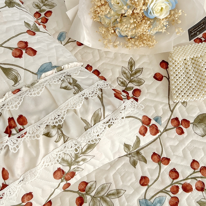 91家纺网 家纺一手货源 找家纺 罗艺轩 2024新款法式风蕾丝夹棉床裙三件套 花想容-茵茵花语