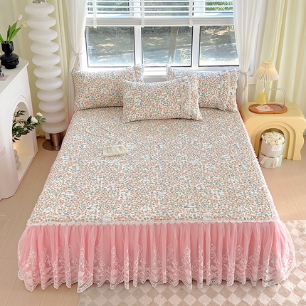 91家纺网 家纺一手货源 找家纺 罗艺轩 2024新款法式风蕾丝夹棉床裙三件套 花想容-花丛兔