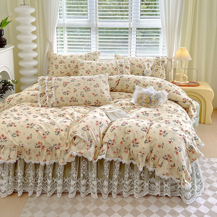 91家纺网 家纺一手货源 找家纺 罗艺轩 2024新款法式风蕾丝夹棉床裙款四件套 花想容-春风南岸