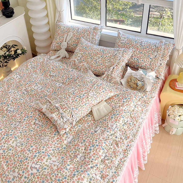 91家纺网 家纺一手货源 找家纺 罗艺轩 2024新款法式风蕾丝夹棉床裙款四件套 花想容-花丛兔