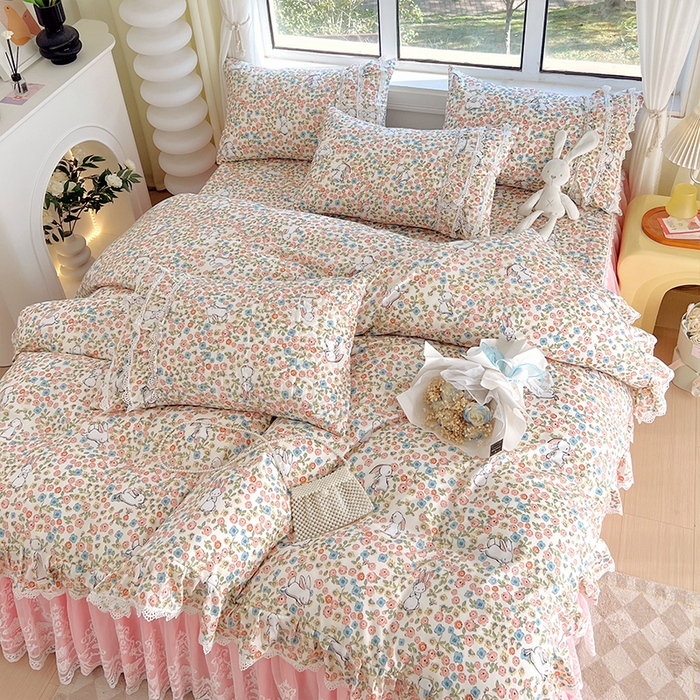 91家纺网 家纺一手货源 找家纺 罗艺轩 2024新款法式风蕾丝夹棉床裙款四件套 花想容-花丛兔